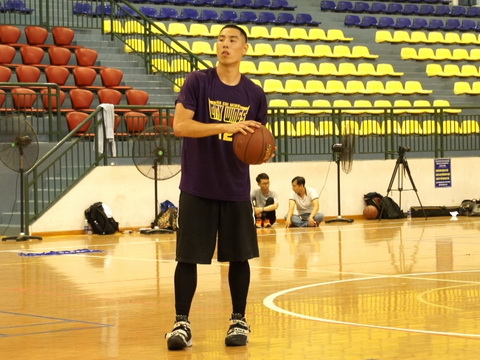 Cầu thủ bóng rổ Việt kiều Justin Young: ‘Tôi về nơi cha mẹ sinh ra’