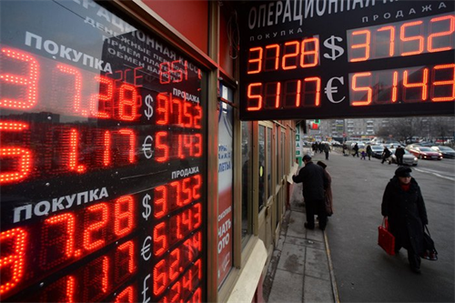 Đồng ruble Nga tiếp tục hạ xuống mức thấp kỷ lục mới