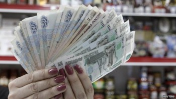 Nga tiết lộ chi phí khủng để cứu đồng Rúp