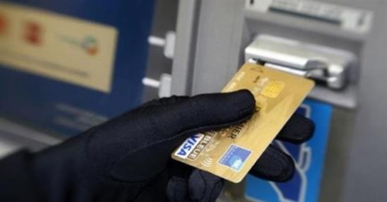 Mất tiền khi thẻ ATM vẫn ở trong túi: Tại ngân hàng hay tại khách hàng
