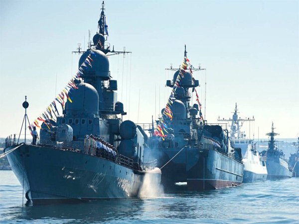 Xem dàn tàu chiến Nga phô diễn sức mạnh hoành tráng