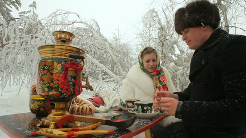An ninh Nga nghe lén bằng ấm trà samovar