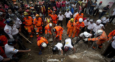 Hiện trường vụ lở đất kinh hoàng ở Guatemala, 600 người mất tích