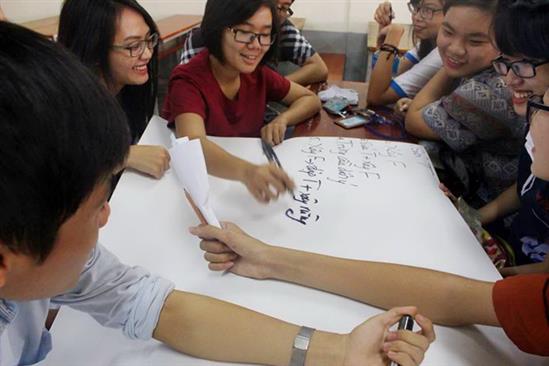 Vì sao sinh viên Việt Nam yếu về tự học?