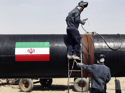 Iran hoàn thành thỏa thuận đổi dầu lấy hàng hóa với Nga