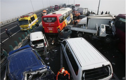 2 người Việt nguy kịch trong vụ 100 xe tông nhau ở Hàn Quốc