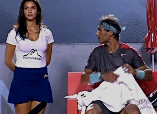 Nadal lác mắt trước người mẫu nhặt bóng siêu vòng 1