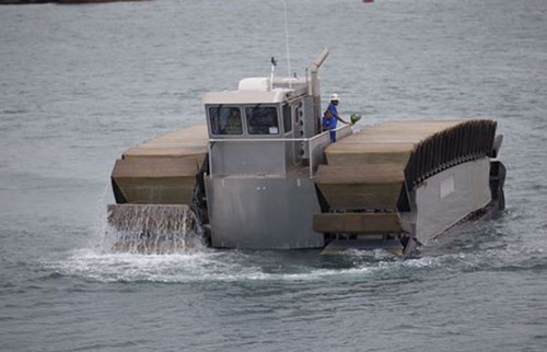 Xem tàu đổ bộ giống xe tăng UHAC của Mỹ chạy thử