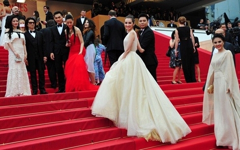 Vì sao nghệ sĩ Việt tới LHP Cannes bị 'ném đá'?