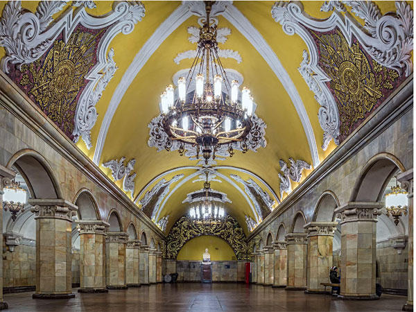 Tàu điện ngầm Moscow - Cung điện lung linh dưới lòng đất của Nga