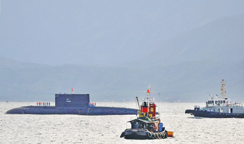 Tàu ngầm huấn luyện ở Cam Ranh