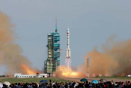 Trung Quốc phóng thành công tàu vũ trụ Thần Châu-10