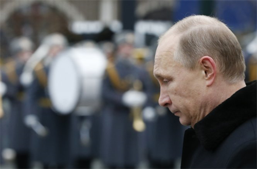 Tổng thống Putin cắt giảm lương quan chức