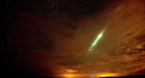 Video: Vật thể lạ phát sáng nổ tung trên bầu trời nước Nga