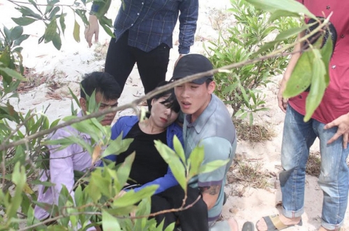 Vụ bé trai 6 tuổi mất tích tại Quảng Bình: Người mẹ khóc ngất bên thi thể con