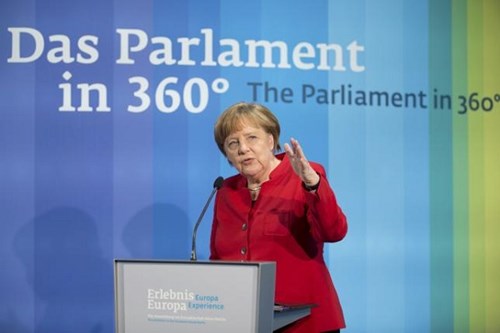 Đức truy tìm kẻ đặt thủ lợn ngoài phòng tiếp cử tri của Thủ tướng Merkel