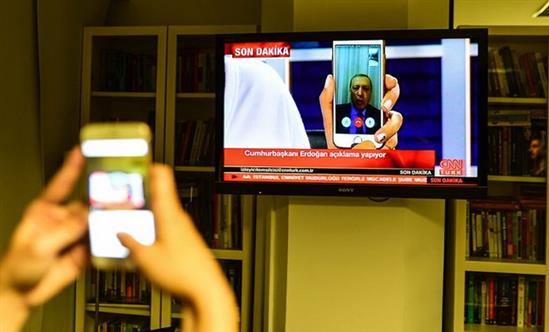 Smartphone trở thành vũ khí chính trị thời hiện đại