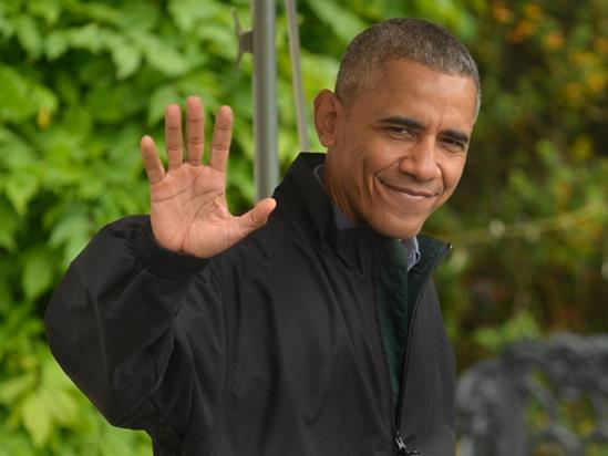 Hình ảnh ông Obama rạng rỡ lên Air Force One tới Việt Nam