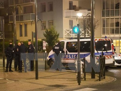 Cảnh sát Pháp bắt giữ đối tượng nổ súng ở thủ đô Paris