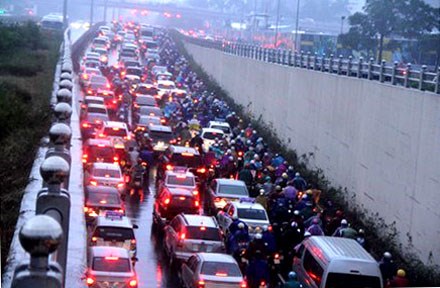 Giải pháp chống ùn tắc giao thông Hà Nội: ''Không để dân ra đường, sẽ hết ùn tắc!''