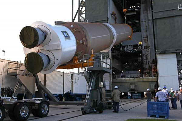 Bất chấp đối đầu, Mỹ vẫn phải mua động cơ tên lửa RD-180 của Nga