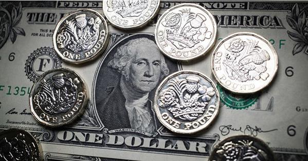 Đồng USD trong tháng Một giảm mạnh nhất trong gần 2 năm