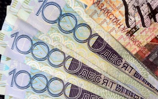 Kazakhstan thả nổi tiền tệ, đồng tenge giảm giá kỷ lục 26%