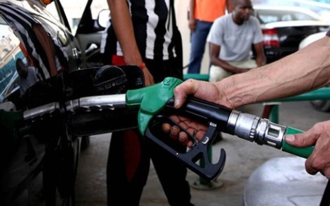 Ả rập Saudi chịu cay đắng khi không giảm sản lượng dầu