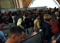 Moskva: Ga tàu điện ngầm Baumanskaya đóng cửa lối vào