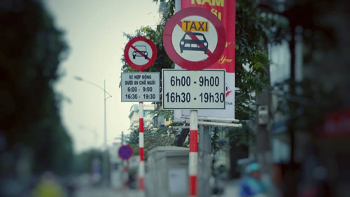 Từ hôm nay, Hà Nội cấm xe Uber và Grab theo giờ trên 13 tuyến phố