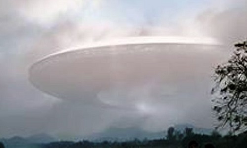 Xôn xao mây hình đĩa bay xuất hiện trước chùa Thiên Mụ