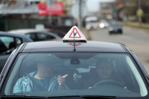 Nga: Thi lấy bằng lái xe sẽ khó hơn ?