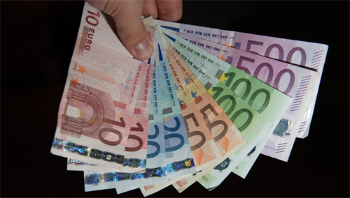 Nga: Tỷ giá euro đạt đến mức kỷ lục 54 rúp/euro