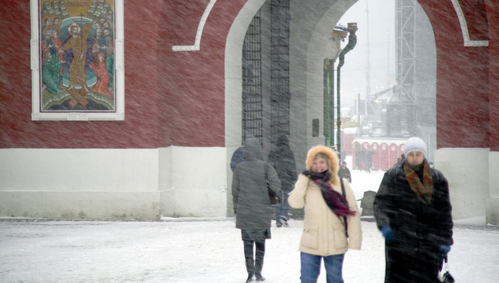Moskva: Tháng tư bắt đầu với gió và tuyết rơi