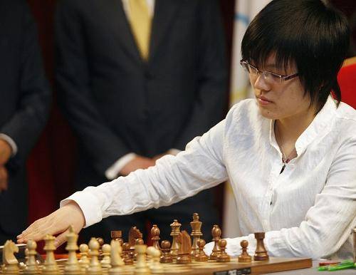 Quang Liêm thua số 1 nữ thế giới