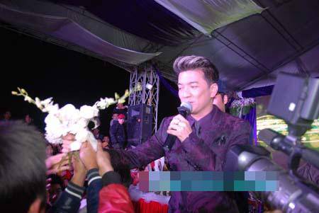 Đàm Vĩnh Hưng không bình luận việc hát đám cưới tỉnh lẻ