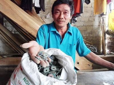 Vợ chồng nông dân cày được 20kg tiền cổ