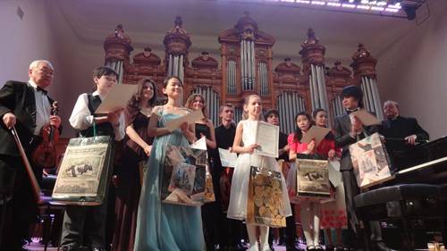 Tự hào khi nghe hai tiếng 