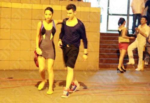 Hoàng Thùy Linh dùng 