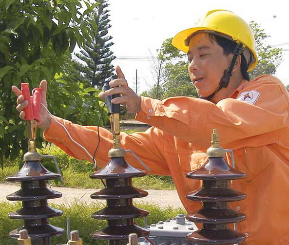 Trả thêm tiền điện vì yếu kém quản lý ở EVN