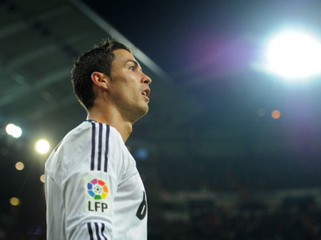 C. Ronaldo trở lại cuộc đua Pichichi, Siêu kinh điển nóng dần