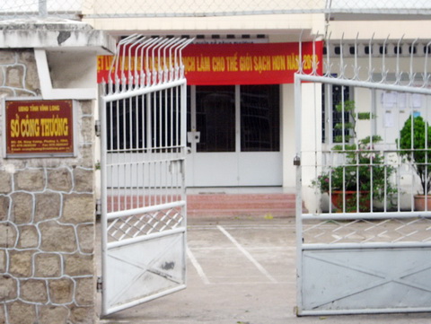 Nghỉ việc liên hoan 'mừng sếp mới', cả Sở bị kiểm điểm