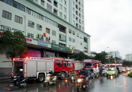 Hà Nội: Náo loạn cháy chung cư 21 tầng