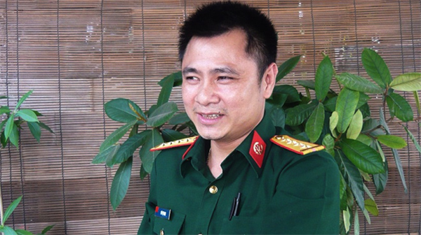 Tự Long- gã thợ đấu với khuôn đất mịn màng