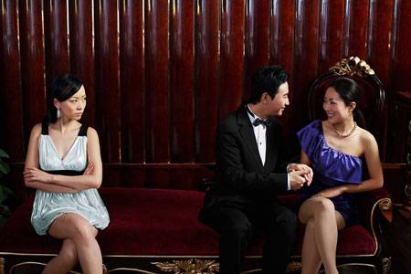 Phụ nữ khôn ngoan biết chấp nhận chồng… ngoại tình