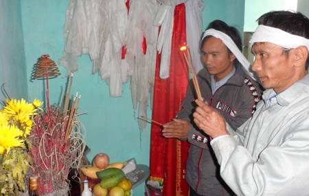 Vụ con gái giết mẹ, cướp tiền: Sống khốn quẫn, chết thương tâm