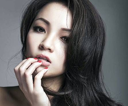 Thủy Top tái xuất nóng bỏng hơn