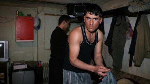 Moskva: Lao động bất hợp pháp sống ngay trong chợ, trên công trường và ở cả...nghĩa trang