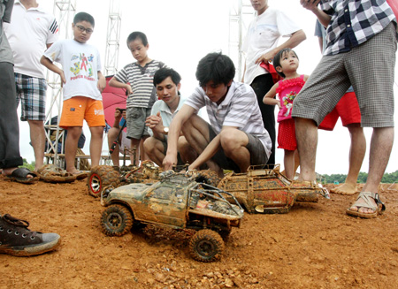 Dân chơi Hà Nội ‘đốt tiền’ chơi xe mô hình