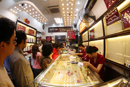 Giá vàng đồng loạt tăng mạnh